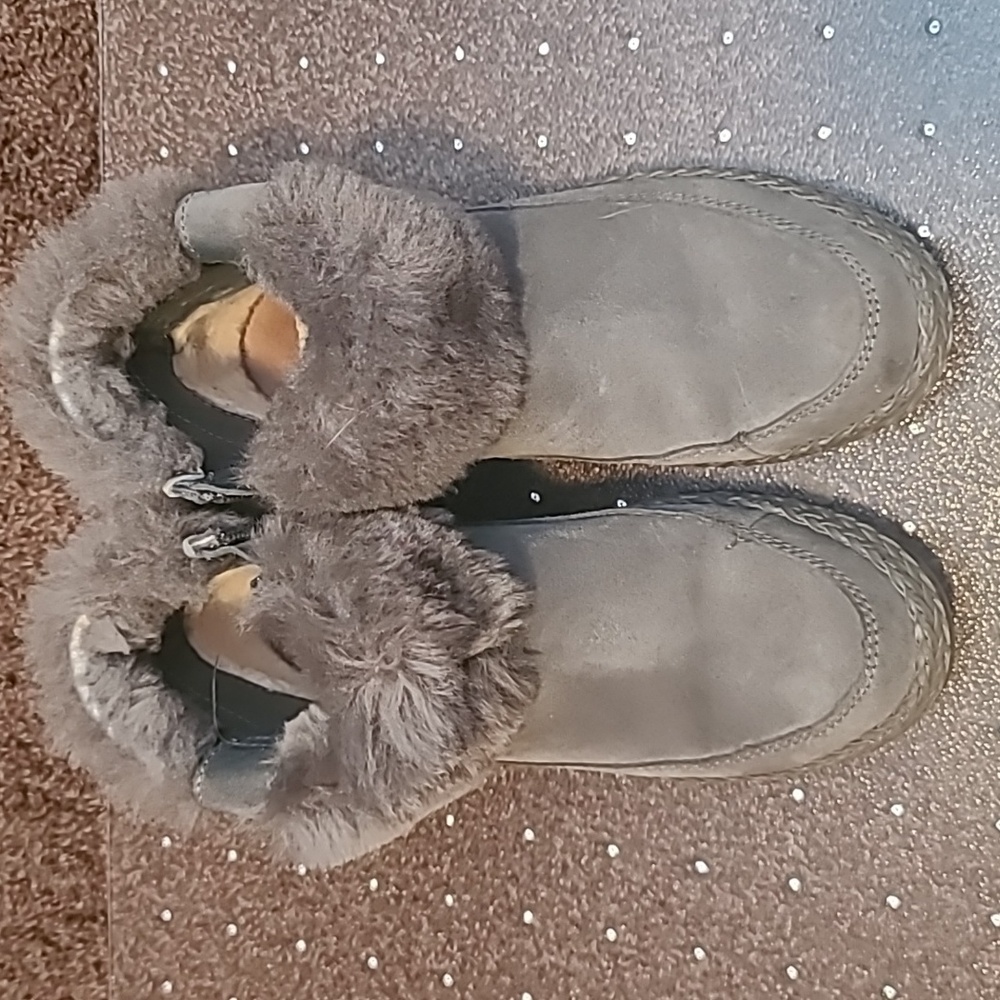 UGG Women's Elowen Grey Bootie w/Sherpa, Size 7